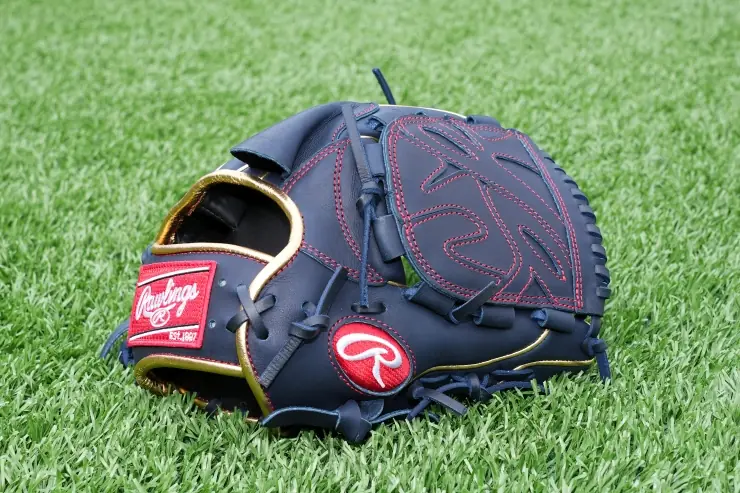 山﨑康晃選手が子どもたちに夢を与えるグローブプレゼント企画開催