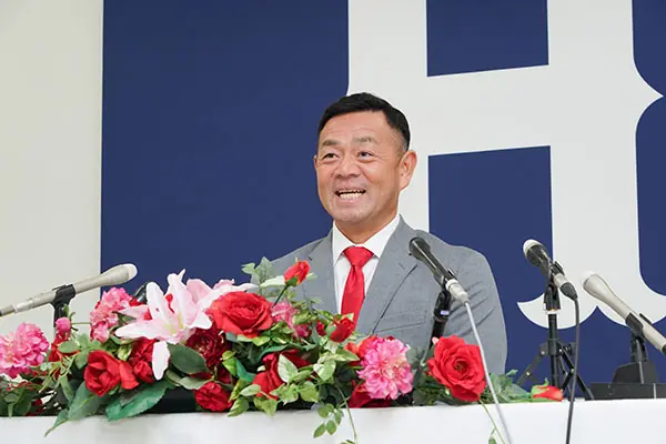 石井弘寿コーチ就任会見：カープの新たな指導体制が始動