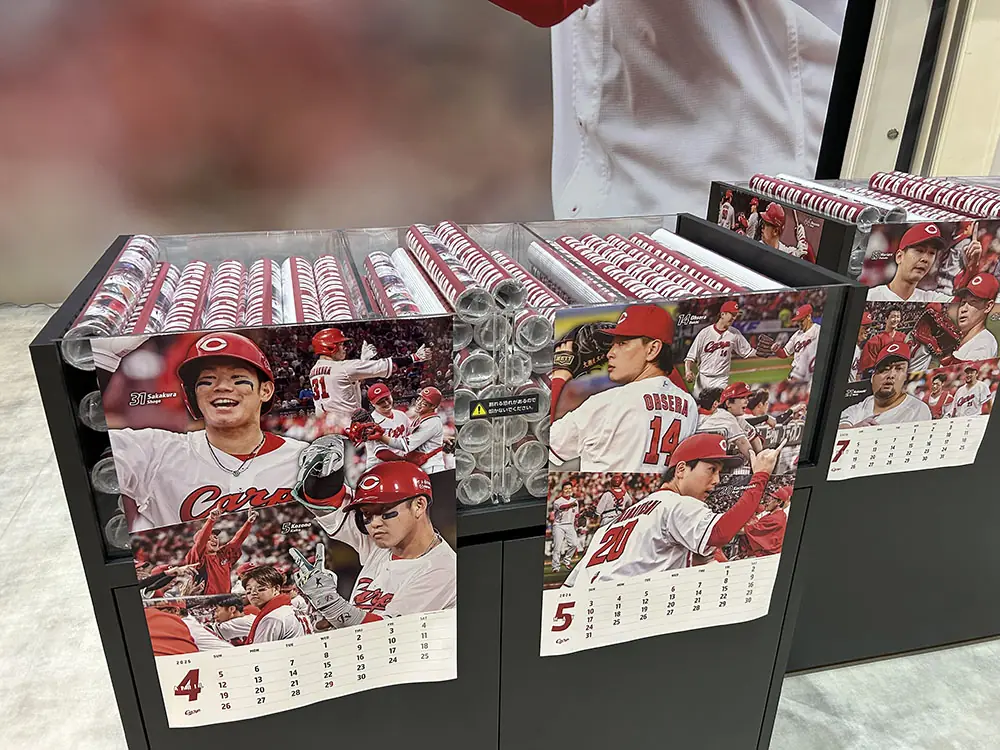 2026年カープカレンダー、10月18日より球場内グッズショップで販売開始—オンライン予約は継続
