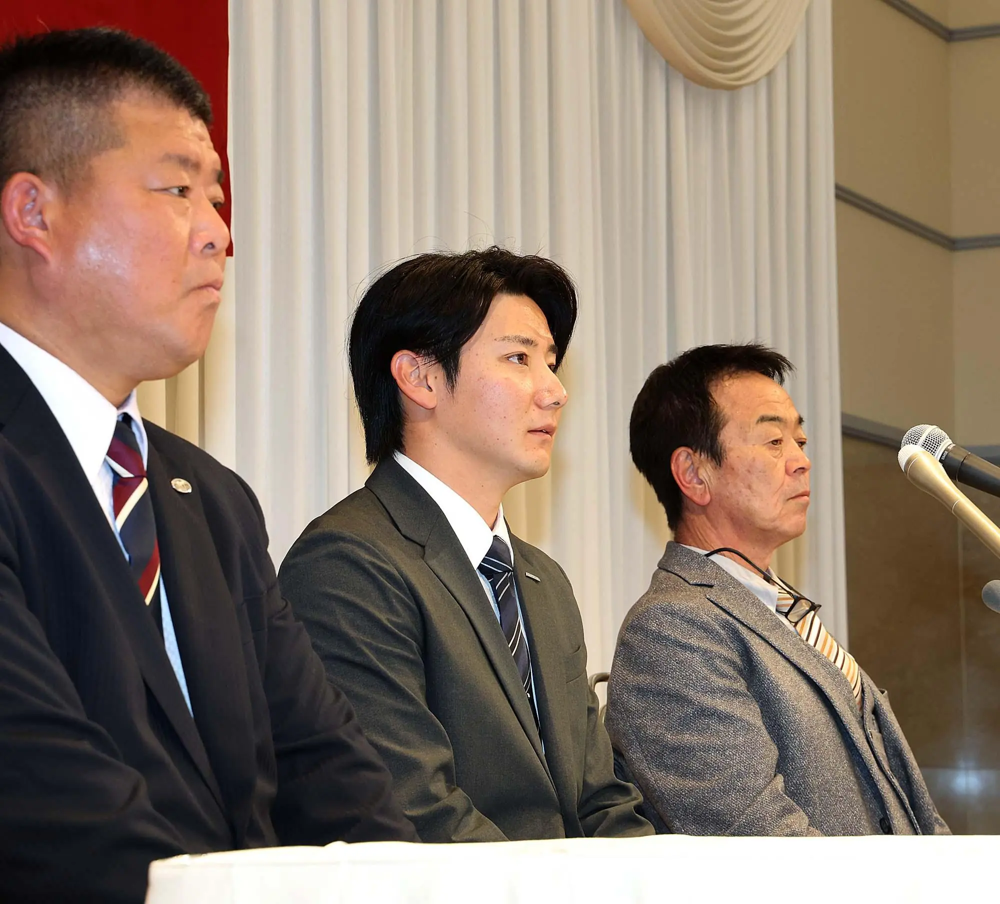 読売ジャイアンツ、ドラフト1位竹丸投手が仮契約 先発ローテ入りを目指す