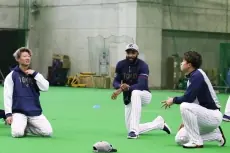 春季キャンプに村上選手とサンタナ選手が合流！