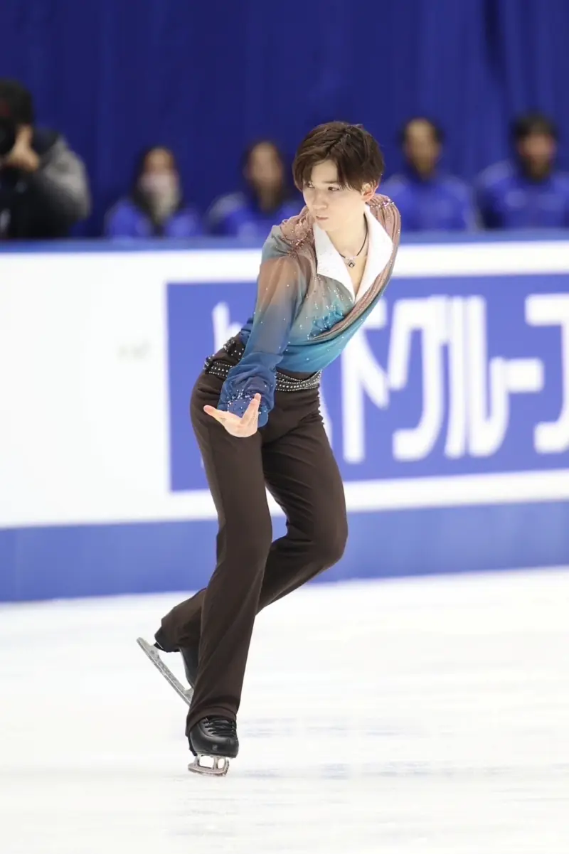 フィギュアスケートの中田璃士選手が6月18日のヤクルト戦で始球式に登場