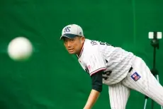 東京ヤクルトスワローズの春季キャンプが始まる！石川投手が古田臨時コーチに投げ込む