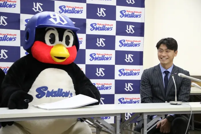 つば九郎が契約更改！新たな意気込みを語る