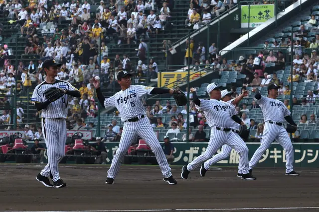 阪神タイガース 90周年記念 OBによるファーストピッチセレモニーを開催