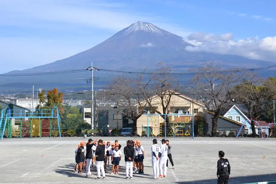 ジャイアンツアカデミー、静岡の小学校で野球の基本を伝授