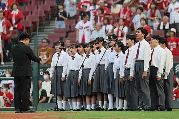 高屋中学校合唱部が国歌斉唱で盛り上げたカープ戦