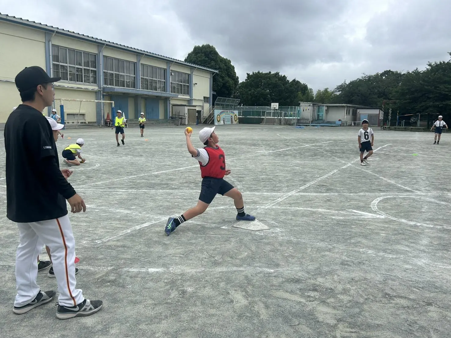 読売ジャイアンツが26校を訪問し、子どもたちに野球の楽しさを伝える取り組み