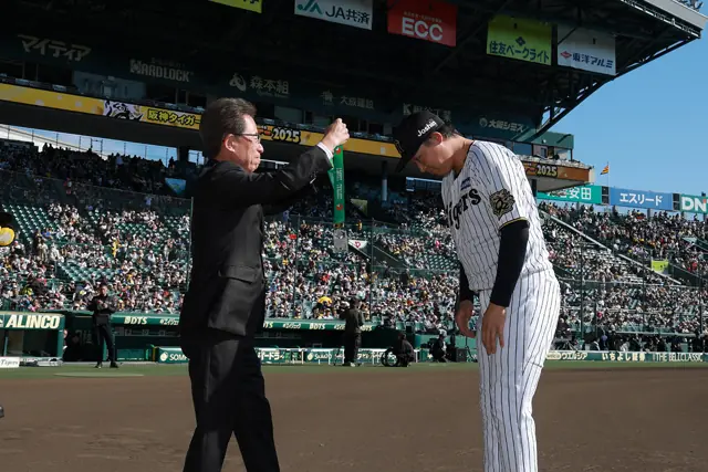 大山悠輔選手、公式戦通算150本塁打を達成、表彰式がファン感謝デーで実施