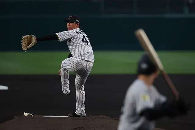 村上選手が阪神タイガースの月間最優秀選手に選ばれる