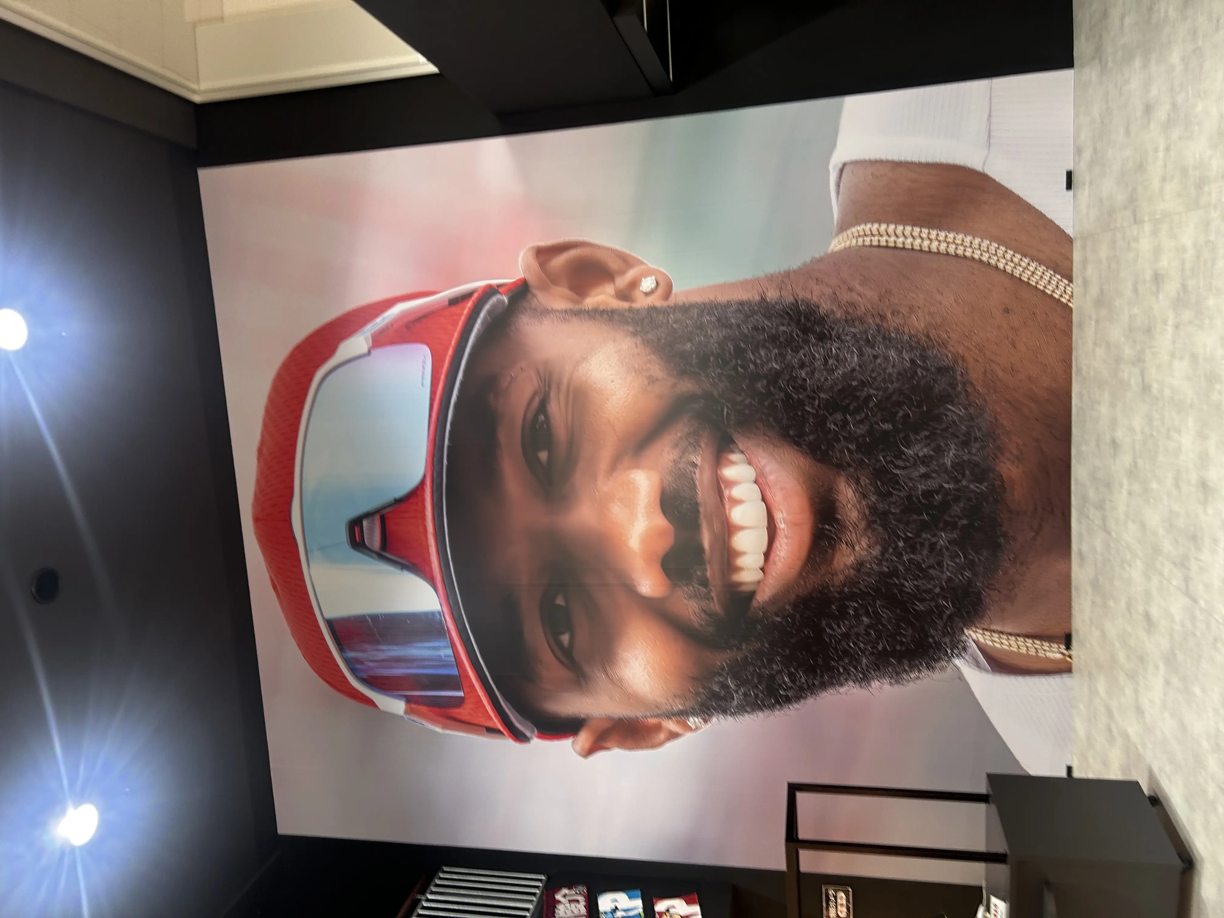 広島東洋カープのグッズショップが新しい壁面写真を披露！