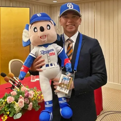 中日ドラゴンズ、育成3巡目指名の三上愛介選手と仮契約