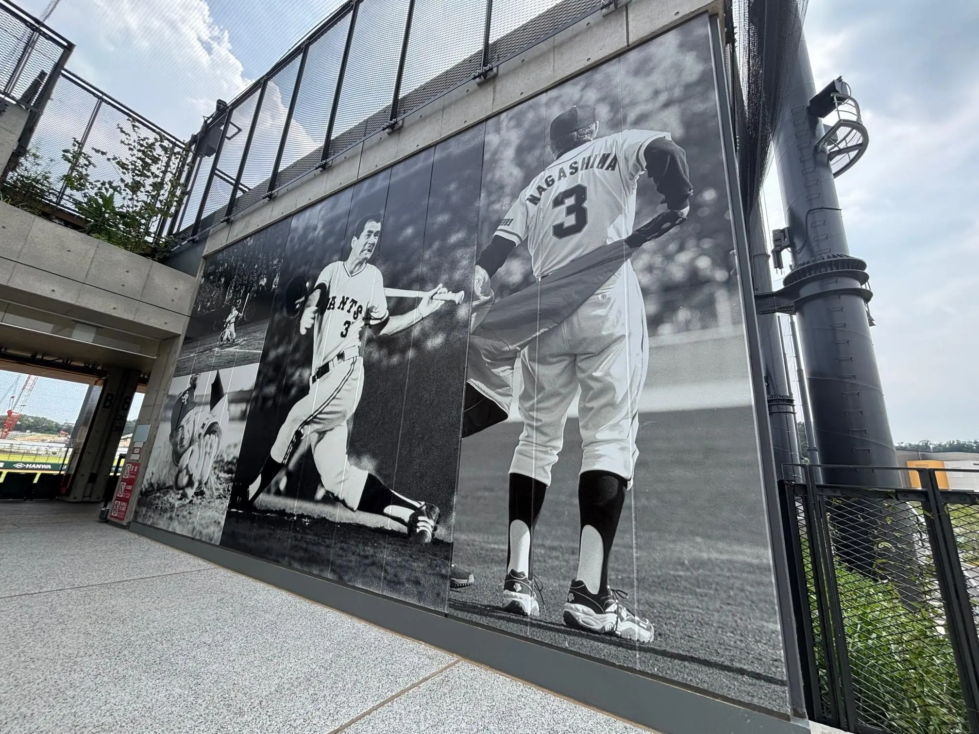 ジャイアンツタウンスタジアムに長嶋さんの装飾と写真展示が登場