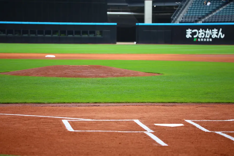 ファイターズファン必見！内野作業体験イベント開催