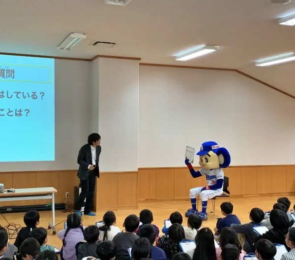 中日ドラゴンズ ドアラが学校でデジタル安全講座に参加—地域連携の新たな取り組み