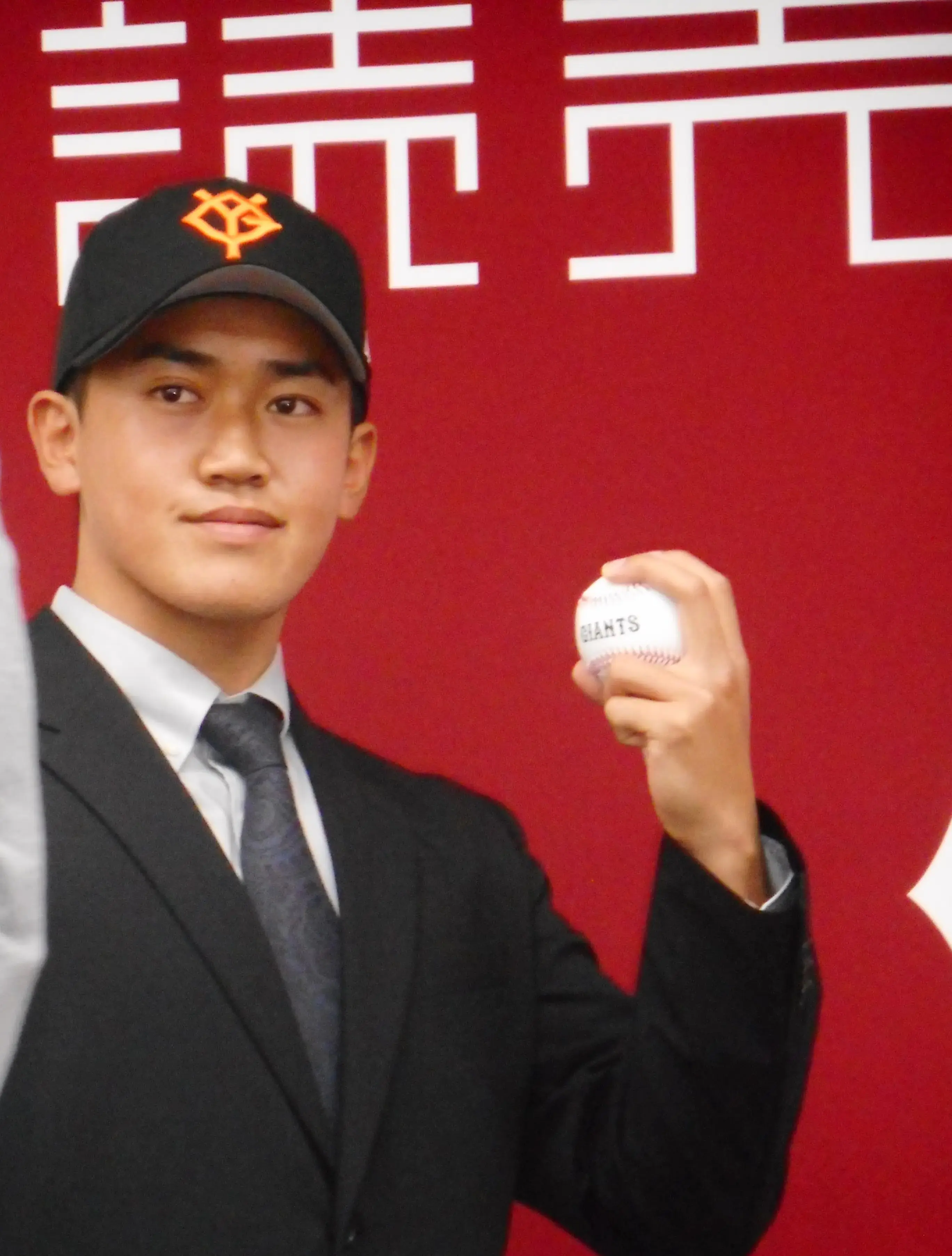 育成1位・冨重選手が仮契約　巨人の新しい戦力として成長を誓う