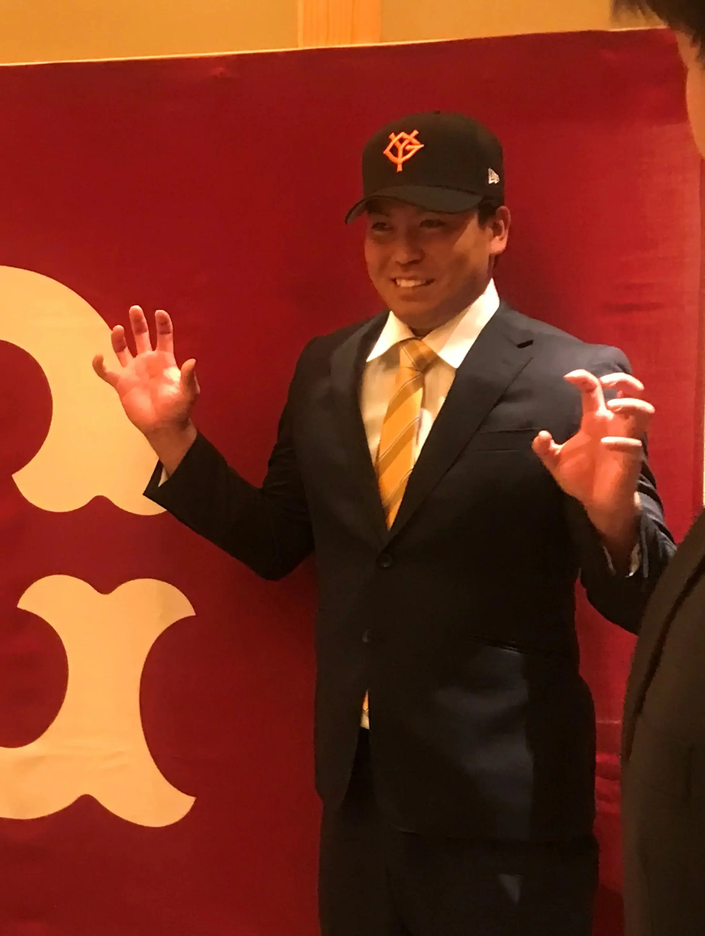 育成五位・知念大成が仮契約 一年勝負で開幕一軍を目指す