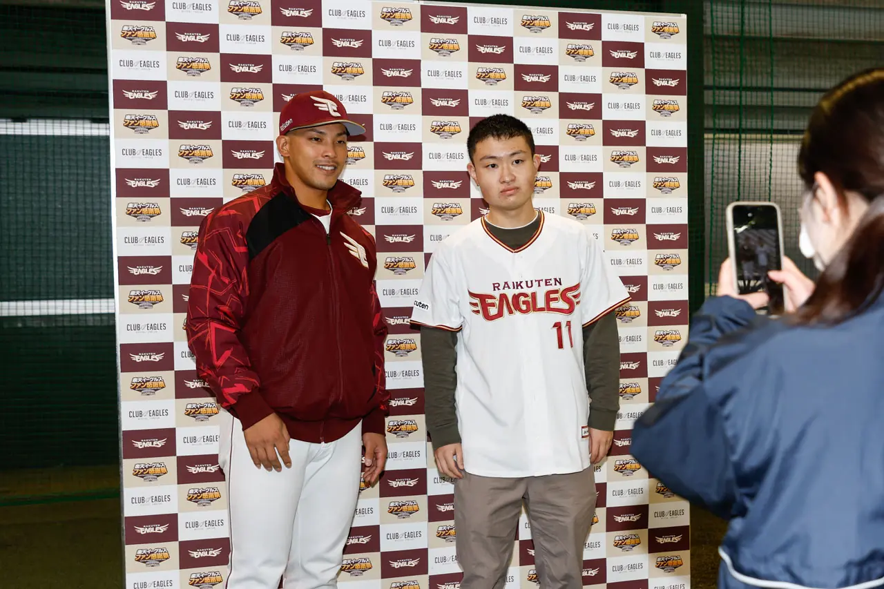 11月22日開催、楽天モバイル契約で選手とツーショット撮影キャンペーンが実施